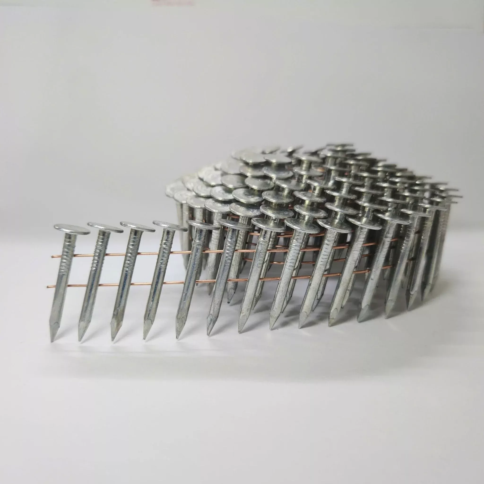 1-1/4″ Coil Roofing Nails 960pcs Inner Box Smooth or Ring Shank 26CR114120B